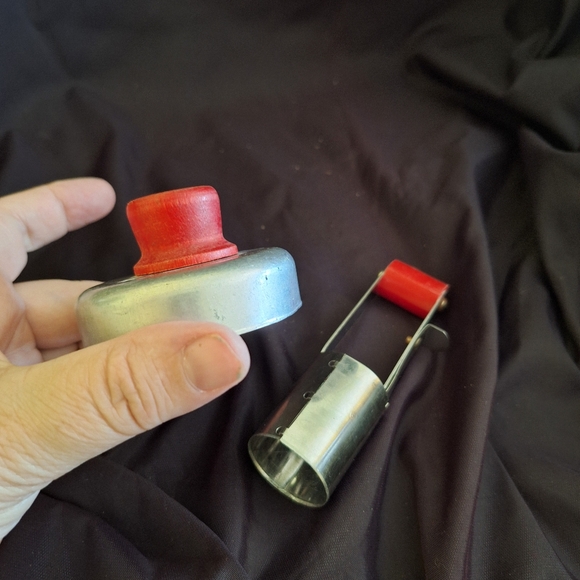 Vintage wood red handle cookie/donut/Biscuit cutter - Picture 9 of 10